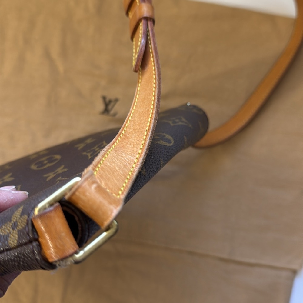 Authentic Louis Vuitton Musette Salsa shoulder Bag - Picture 14 of 16